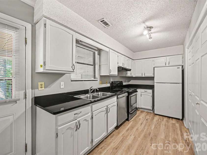 5729 Brickstone Drive, Charlotte, NC 28227.  MLS# CAR4403654, YatesRealty ID 40650. 