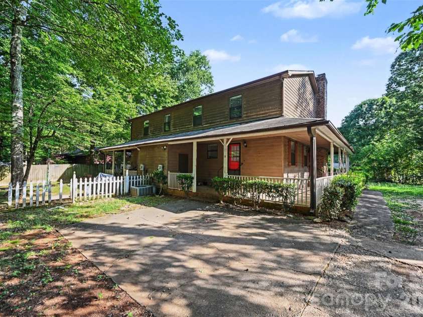 5729 Brickstone Drive, Charlotte, NC 28227.  MLS# CAR4403654, YatesRealty ID 40650. 