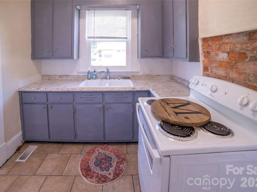 303 Bouchelle Street, Morganton, NC 28655.  MLS# CAR4407416, YatesRealty ID 40653. 