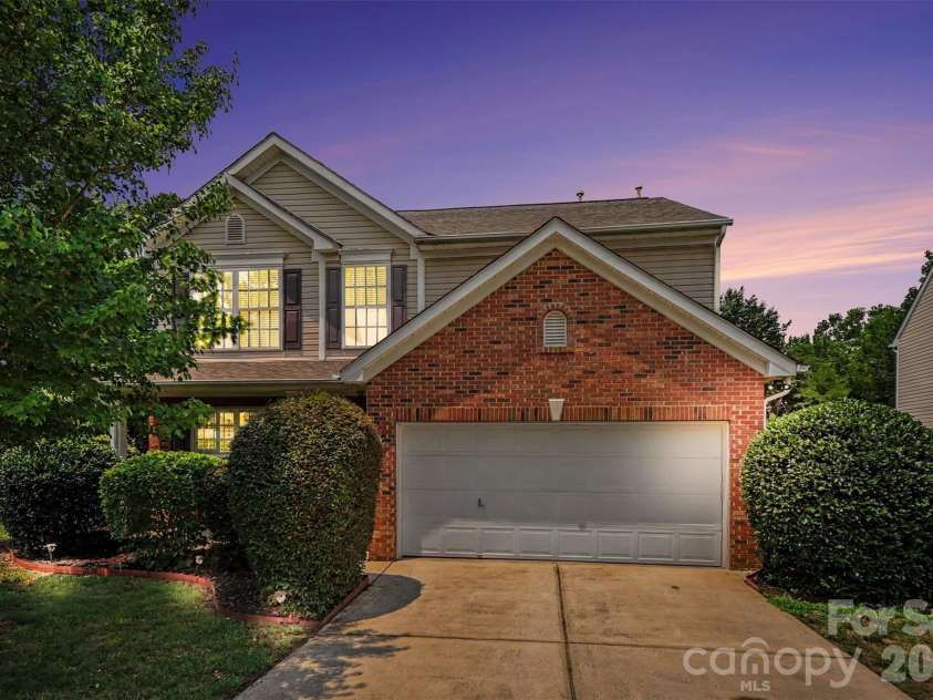 717 Pawley Drive, Charlotte, NC 28214.  MLS# CAR4408556, YatesRealty ID 40654. 