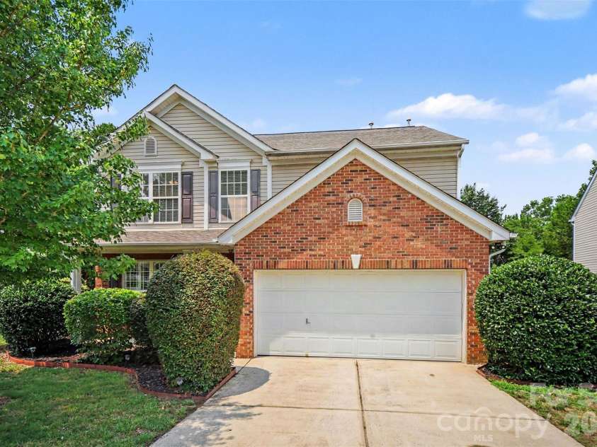 717 Pawley Drive, Charlotte, NC 28214.  MLS# CAR4408556, YatesRealty ID 40654. 