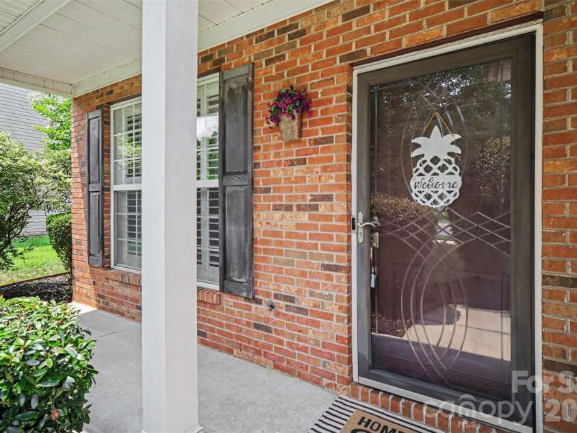 717 Pawley Drive, Charlotte, NC 28214.  MLS# CAR4408556, YatesRealty ID 40654. 