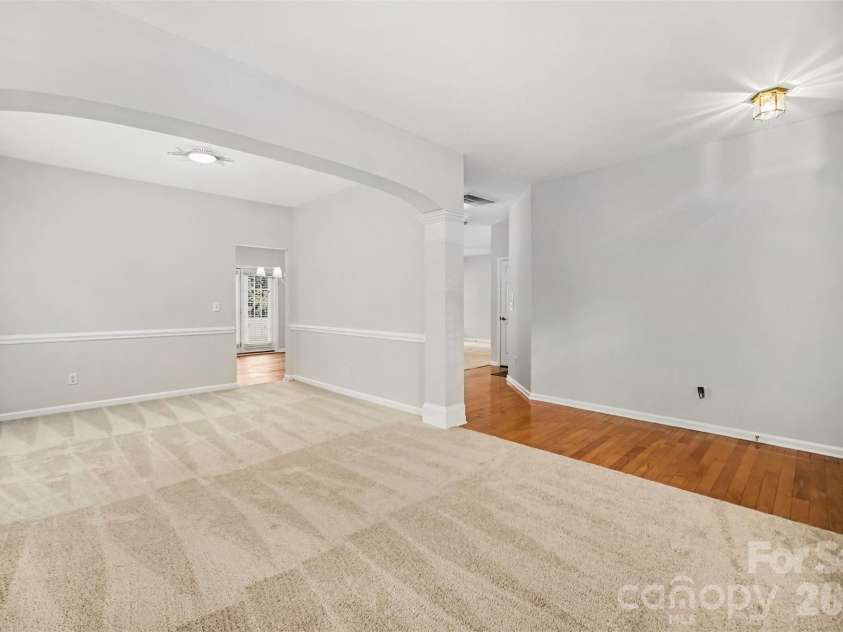 717 Pawley Drive, Charlotte, NC 28214.  MLS# CAR4408556, YatesRealty ID 40654. 
