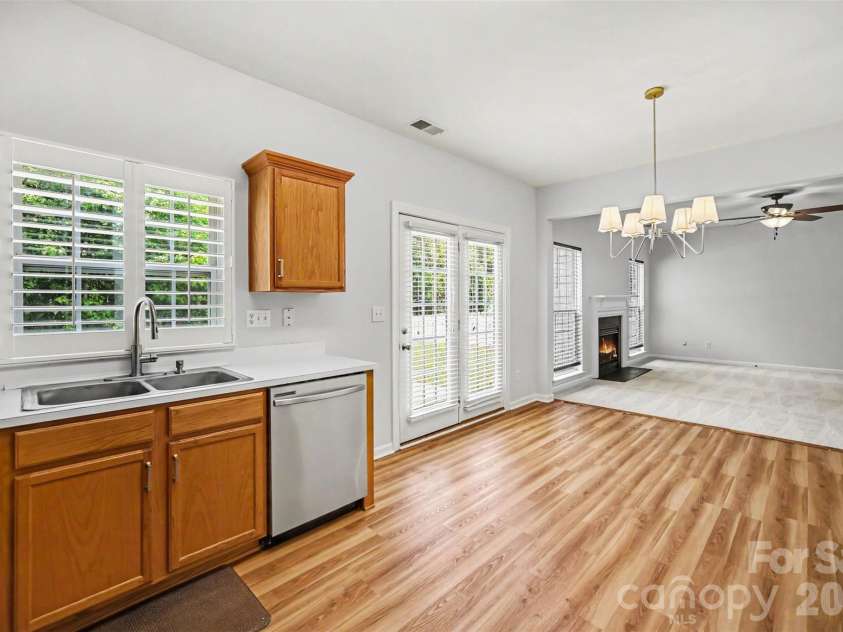 717 Pawley Drive, Charlotte, NC 28214.  MLS# CAR4408556, YatesRealty ID 40654. 
