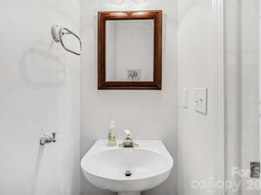 717 Pawley Drive, Charlotte, NC 28214.  MLS# CAR4408556, YatesRealty ID 40654. 