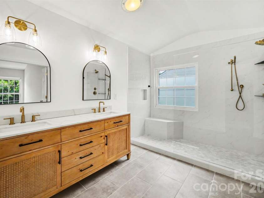 717 Pawley Drive, Charlotte, NC 28214.  MLS# CAR4408556, YatesRealty ID 40654. 