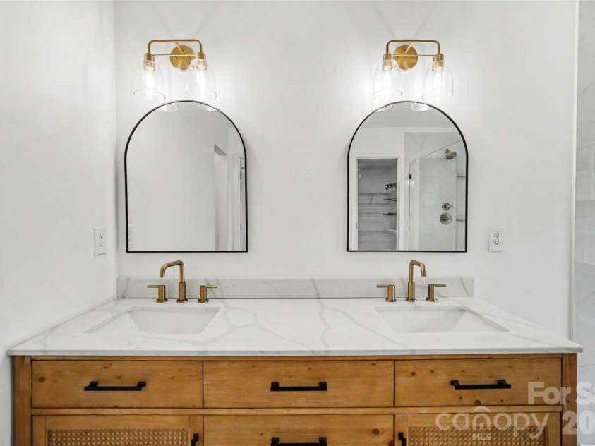 717 Pawley Drive, Charlotte, NC 28214.  MLS# CAR4408556, YatesRealty ID 40654. 