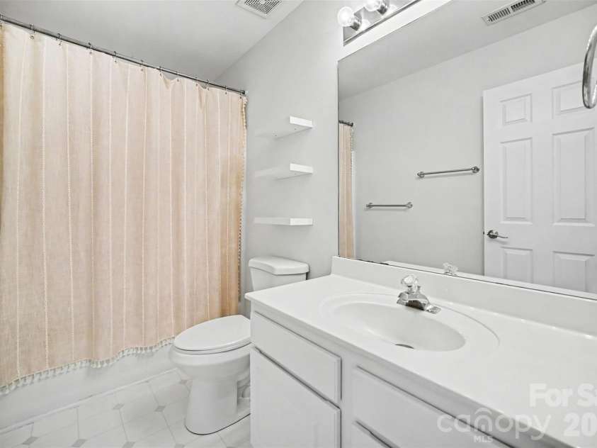 717 Pawley Drive, Charlotte, NC 28214.  MLS# CAR4408556, YatesRealty ID 40654. 