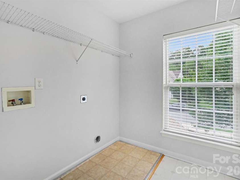 717 Pawley Drive, Charlotte, NC 28214.  MLS# CAR4408556, YatesRealty ID 40654. 