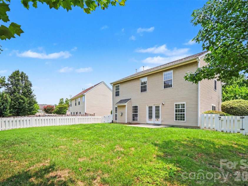 717 Pawley Drive, Charlotte, NC 28214.  MLS# CAR4408556, YatesRealty ID 40654. 