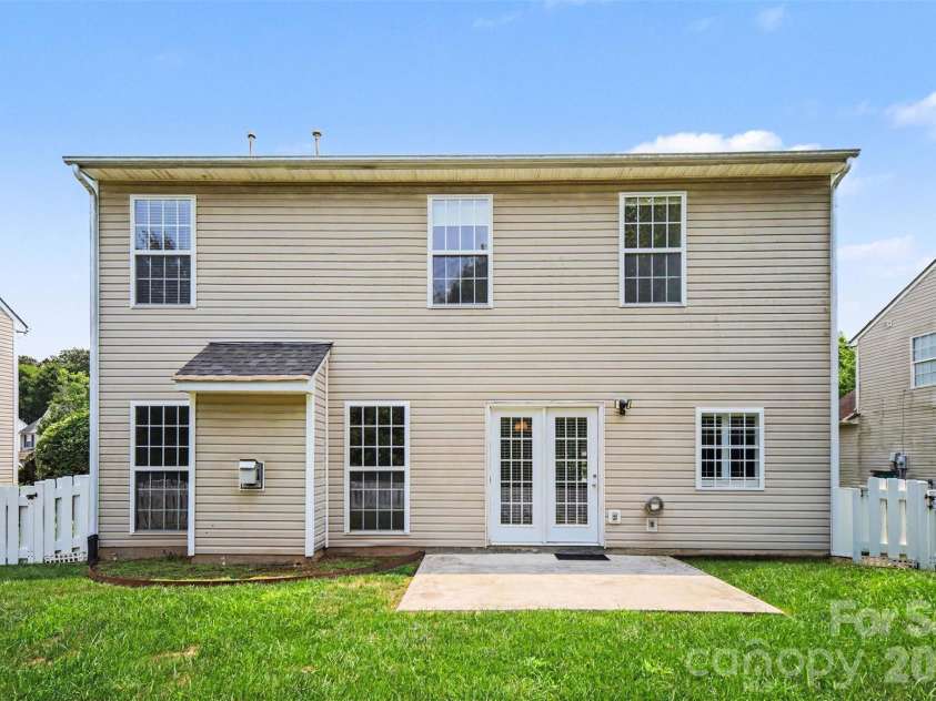 717 Pawley Drive, Charlotte, NC 28214.  MLS# CAR4408556, YatesRealty ID 40654. 