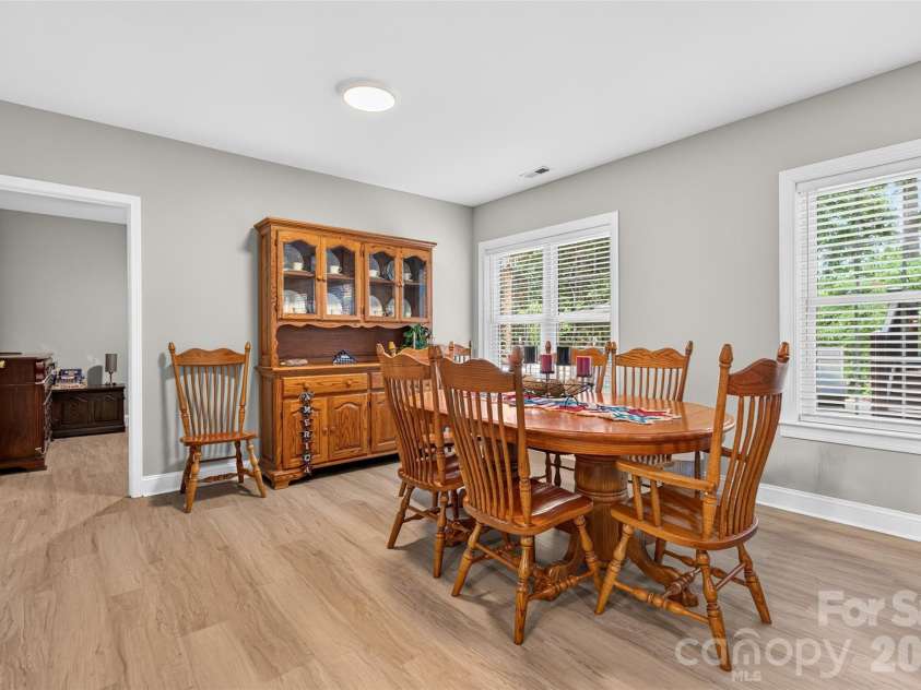 132 Parkside Lane, Mooresville, NC 28117.  MLS# CAR4407811, YatesRealty ID 40655. Dining Area