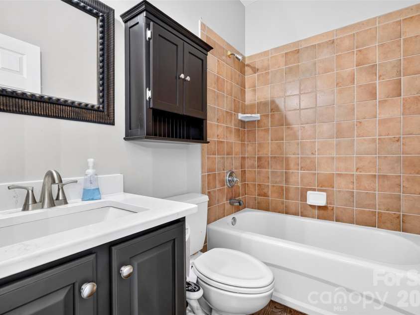 132 Parkside Lane, Mooresville, NC 28117.  MLS# CAR4407811, YatesRealty ID 40655. Full Bathroom #4
