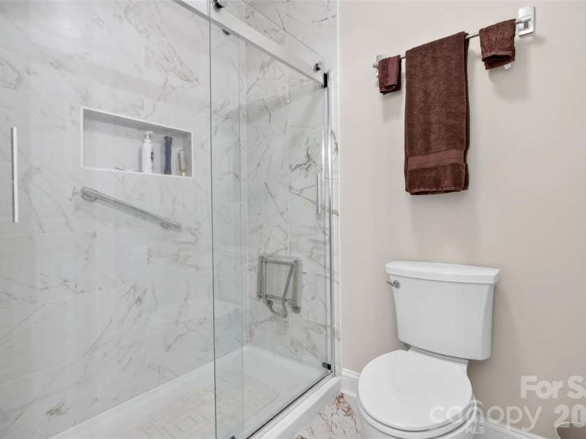 132 Parkside Lane, Mooresville, NC 28117.  MLS# CAR4407811, YatesRealty ID 40655. With Walk-In Shower