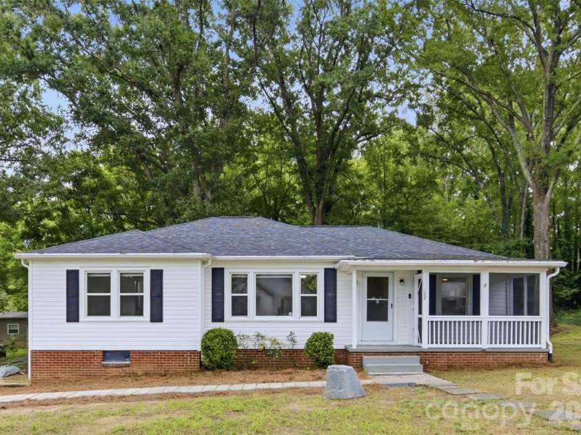 102 White Avenue, Kannapolis, NC 28081.  MLS# CAR4409366, YatesRealty ID 40657. 