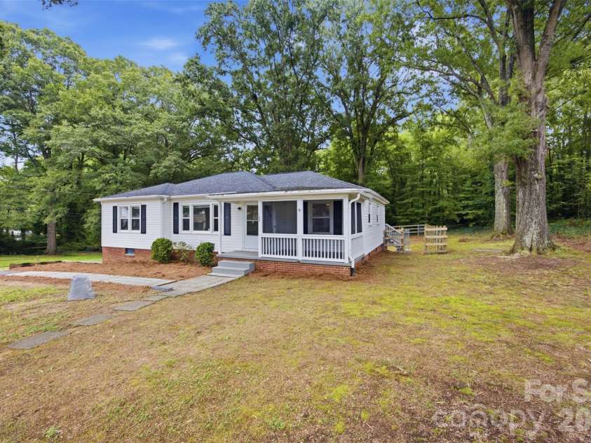 102 White Avenue, Kannapolis, NC 28081.  MLS# CAR4409366, YatesRealty ID 40657. 