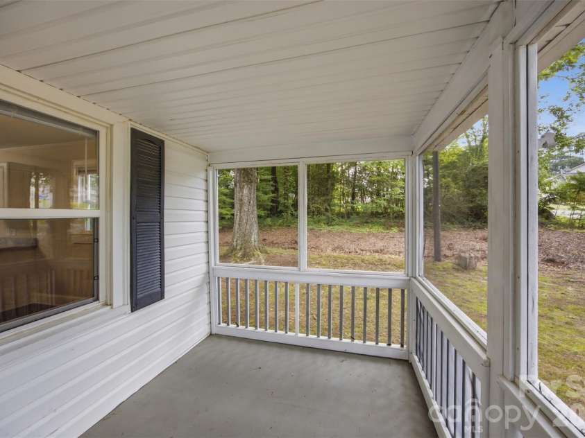 102 White Avenue, Kannapolis, NC 28081.  MLS# CAR4409366, YatesRealty ID 40657. 