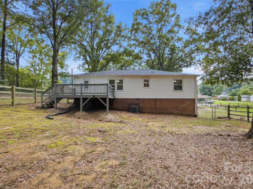 102 White Avenue, Kannapolis, NC 28081.  MLS# CAR4409366, YatesRealty ID 40657. 