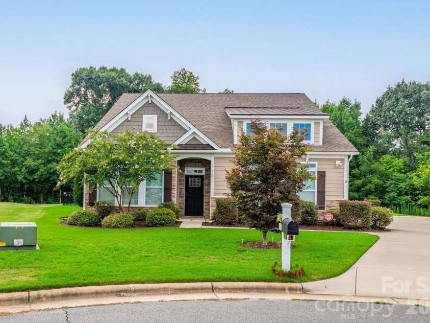 229 Hunters Hill Drive, Statesville, NC 28677.  MLS# CAR4409729, YatesRealty ID 40658. 