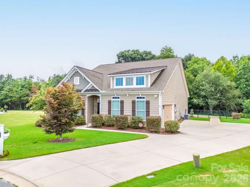 229 Hunters Hill Drive, Statesville, NC 28677.  MLS# CAR4409729, YatesRealty ID 40658. 