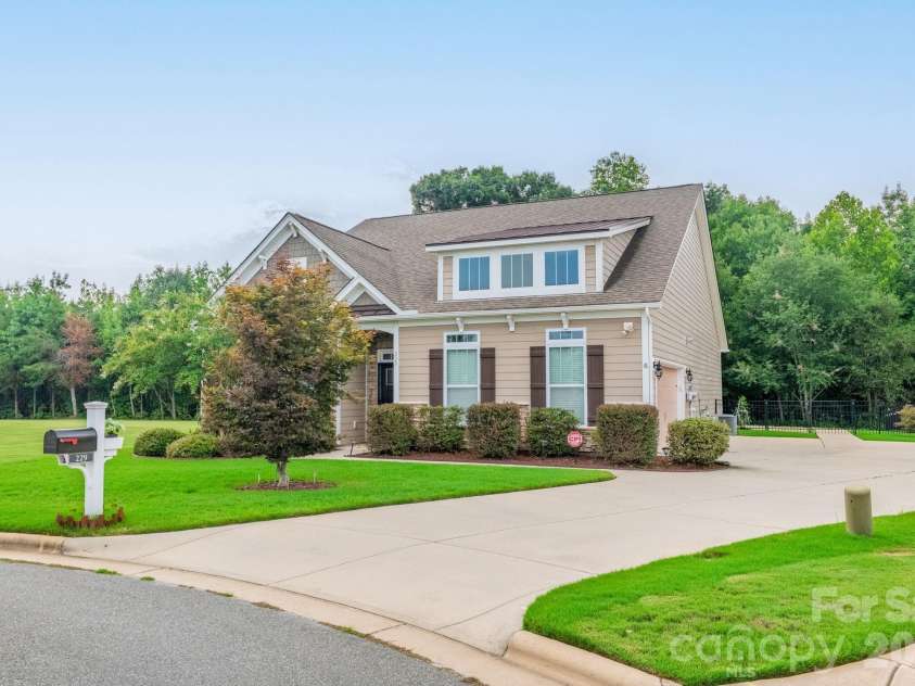 229 Hunters Hill Drive, Statesville, NC 28677.  MLS# CAR4409729, YatesRealty ID 40658. 