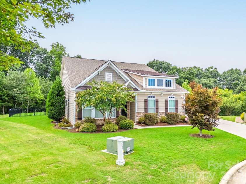 229 Hunters Hill Drive, Statesville, NC 28677.  MLS# CAR4409729, YatesRealty ID 40658. 