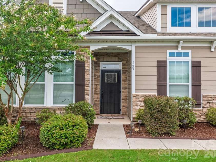 229 Hunters Hill Drive, Statesville, NC 28677.  MLS# CAR4409729, YatesRealty ID 40658. 