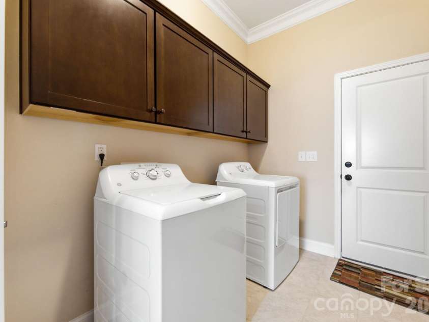 229 Hunters Hill Drive, Statesville, NC 28677.  MLS# CAR4409729, YatesRealty ID 40658. 