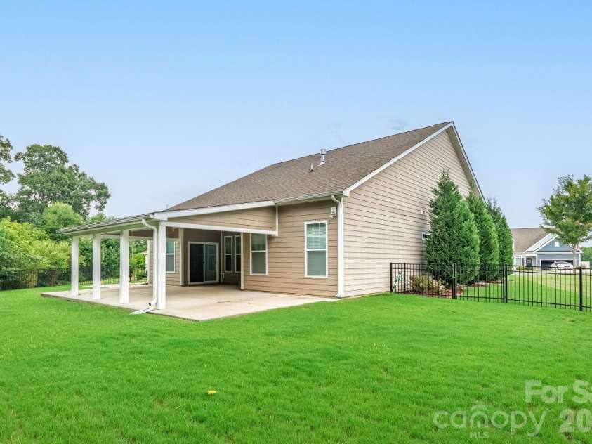 229 Hunters Hill Drive, Statesville, NC 28677.  MLS# CAR4409729, YatesRealty ID 40658. 