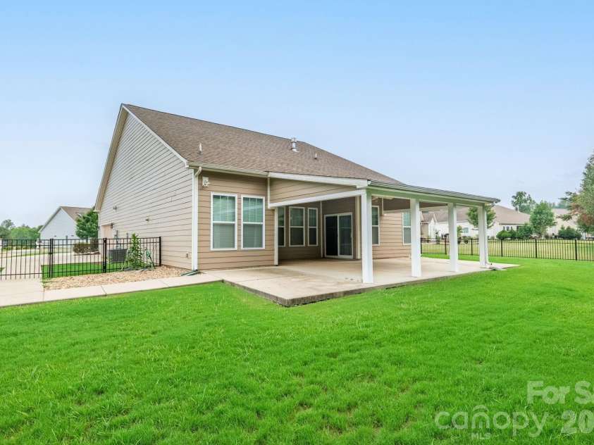 229 Hunters Hill Drive, Statesville, NC 28677.  MLS# CAR4409729, YatesRealty ID 40658. 
