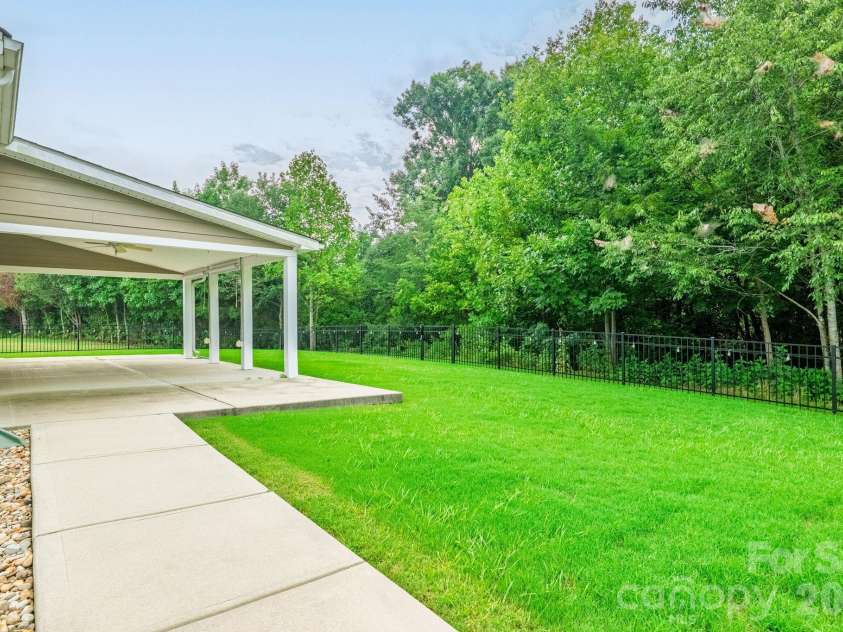 229 Hunters Hill Drive, Statesville, NC 28677.  MLS# CAR4409729, YatesRealty ID 40658. 