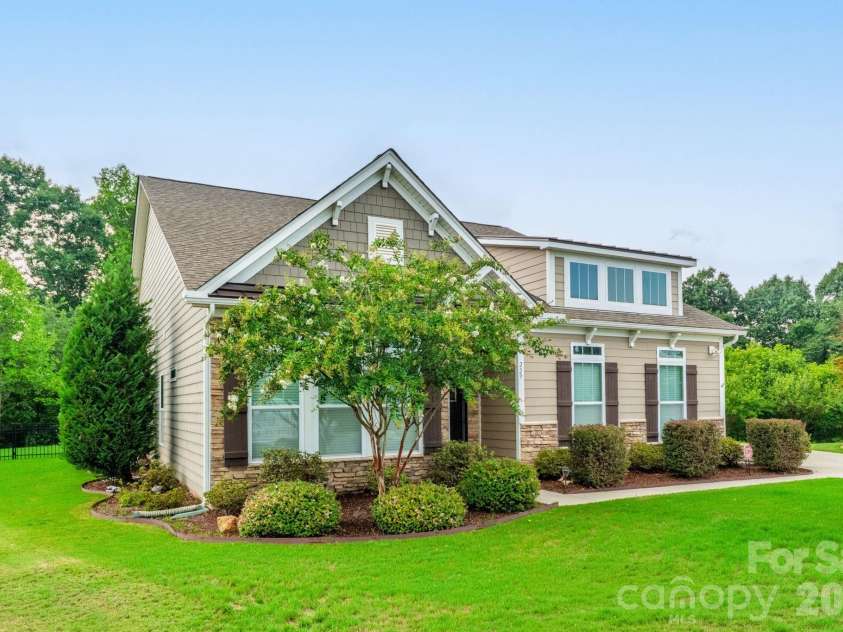 229 Hunters Hill Drive, Statesville, NC 28677.  MLS# CAR4409729, YatesRealty ID 40658. 