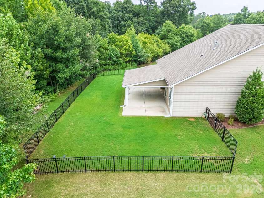 229 Hunters Hill Drive, Statesville, NC 28677.  MLS# CAR4409729, YatesRealty ID 40658. 