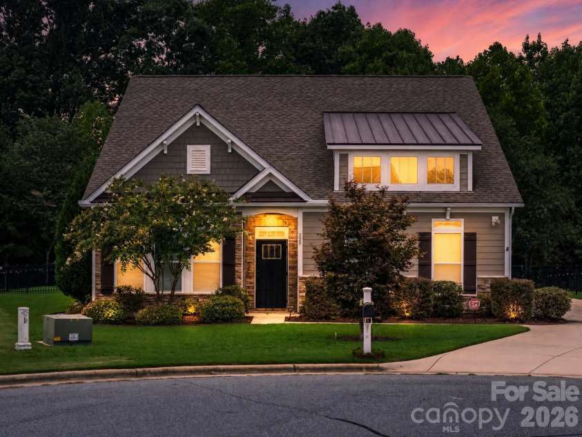 229 Hunters Hill Drive, Statesville, NC 28677.  MLS# CAR4409729, YatesRealty ID 40658. 