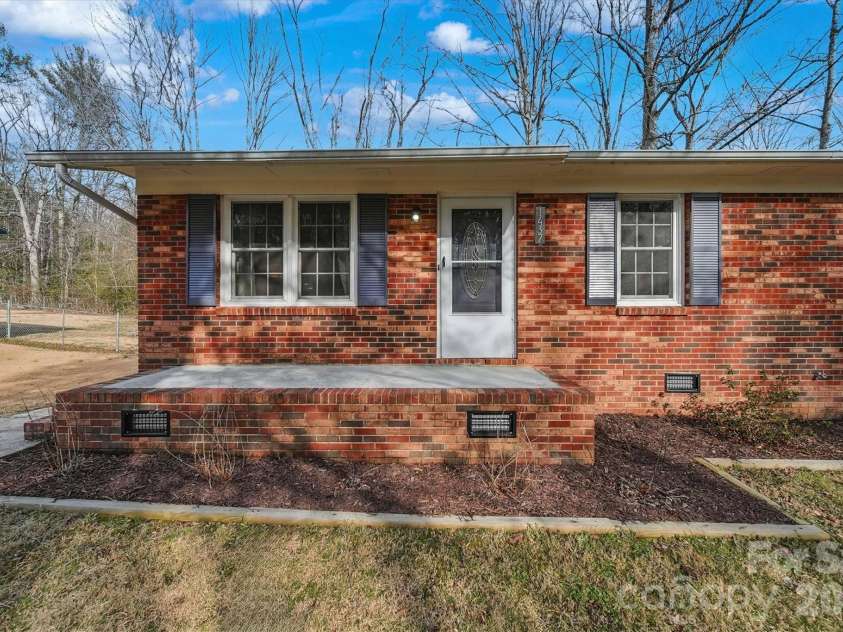 1437 Oak Hill Drive, Morganton, NC 28655.  MLS# CAR4347518, YatesRealty ID 4066. 