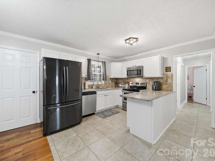 1437 Oak Hill Drive, Morganton, NC 28655.  MLS# CAR4347518, YatesRealty ID 4066. 