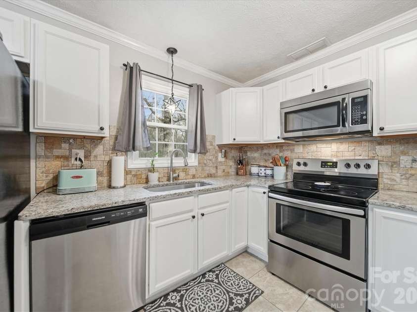 1437 Oak Hill Drive, Morganton, NC 28655.  MLS# CAR4347518, YatesRealty ID 4066. 