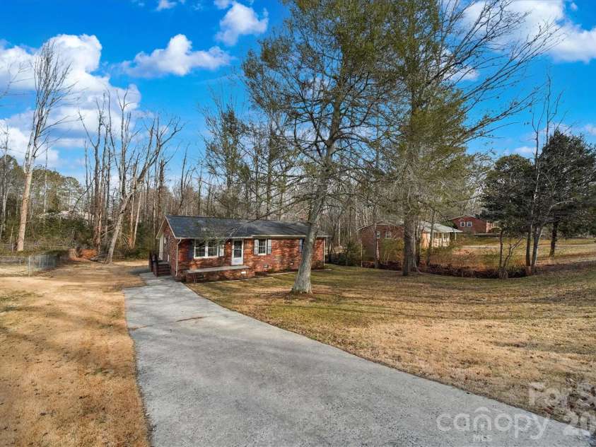 1437 Oak Hill Drive, Morganton, NC 28655.  MLS# CAR4347518, YatesRealty ID 4066. 