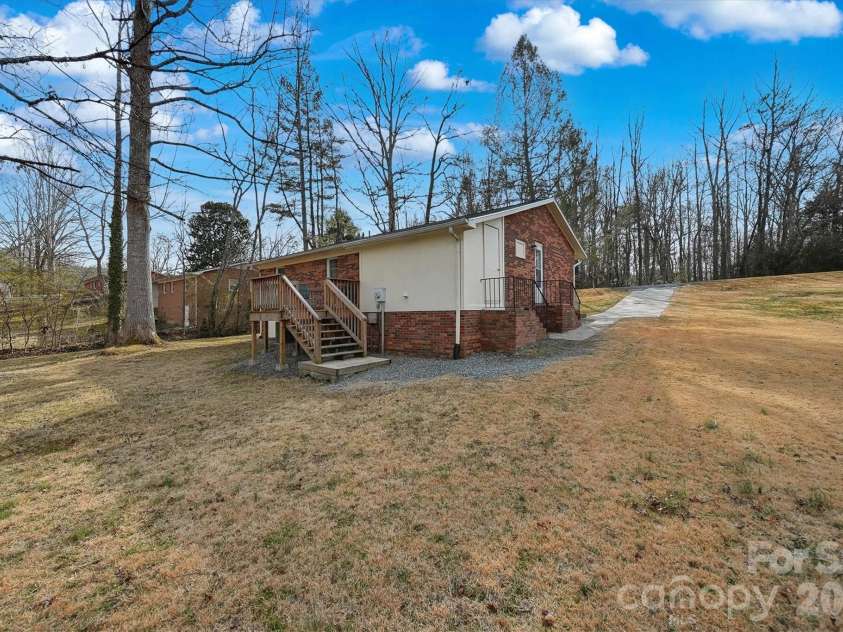 1437 Oak Hill Drive, Morganton, NC 28655.  MLS# CAR4347518, YatesRealty ID 4066. 