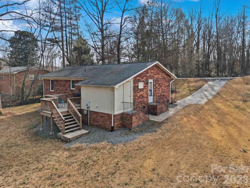 1437 Oak Hill Drive, Morganton, NC 28655.  MLS# CAR4347518, YatesRealty ID 4066. 