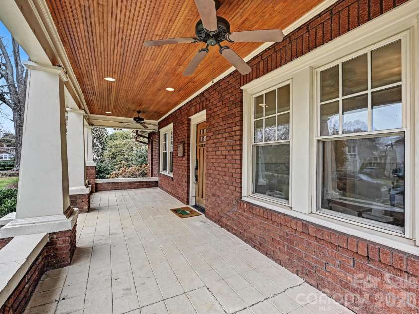 215 Circle Avenue, Charlotte, NC 28207.  MLS# CAR4343296, YatesRealty ID 4066. 