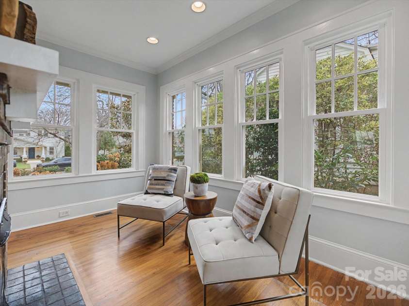 215 Circle Avenue, Charlotte, NC 28207.  MLS# CAR4343296, YatesRealty ID 4066. 