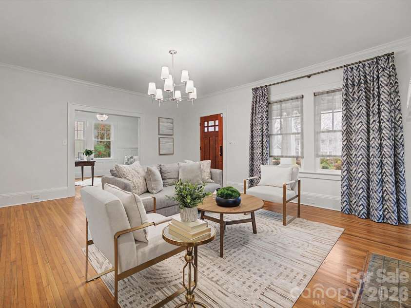 215 Circle Avenue, Charlotte, NC 28207.  MLS# CAR4343296, YatesRealty ID 4066. 