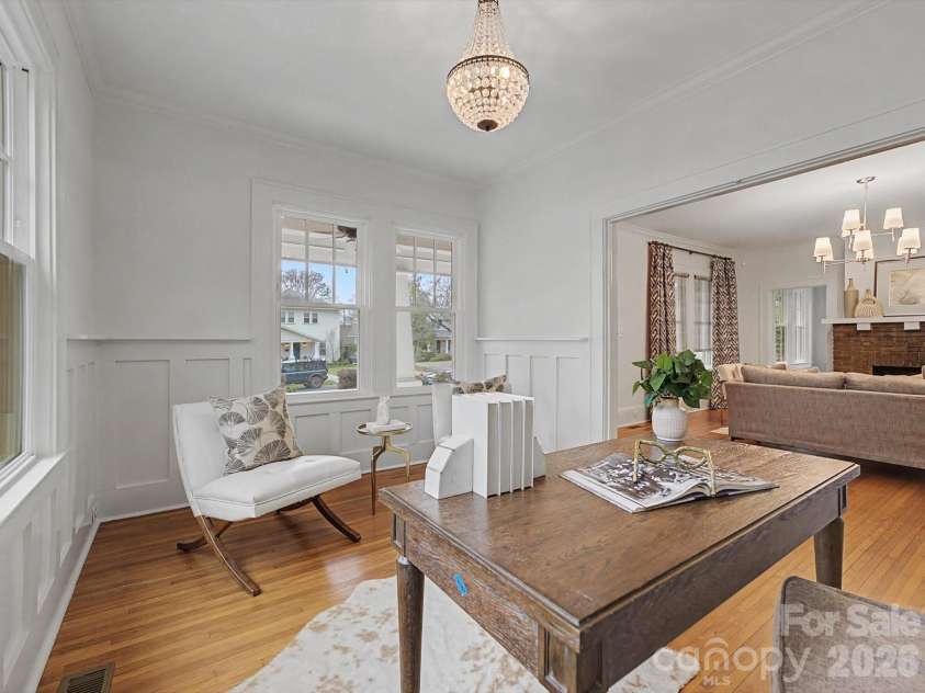 215 Circle Avenue, Charlotte, NC 28207.  MLS# CAR4343296, YatesRealty ID 4066. 