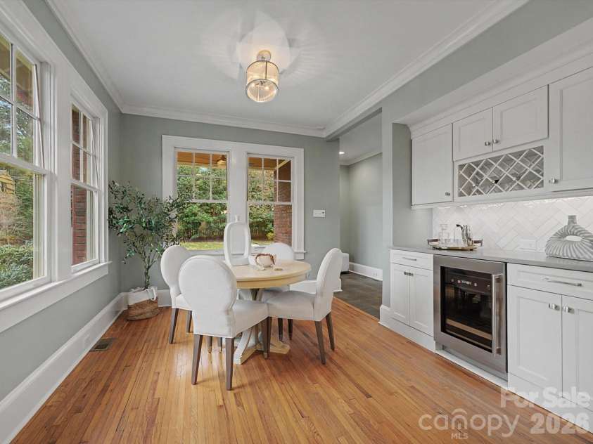 215 Circle Avenue, Charlotte, NC 28207.  MLS# CAR4343296, YatesRealty ID 4066. 