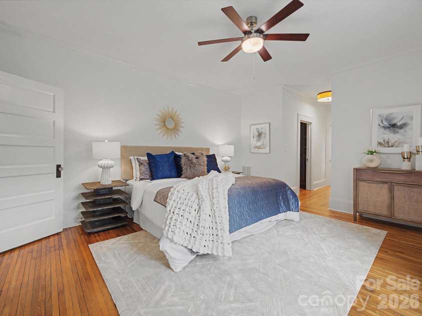 215 Circle Avenue, Charlotte, NC 28207.  MLS# CAR4343296, YatesRealty ID 4066. 