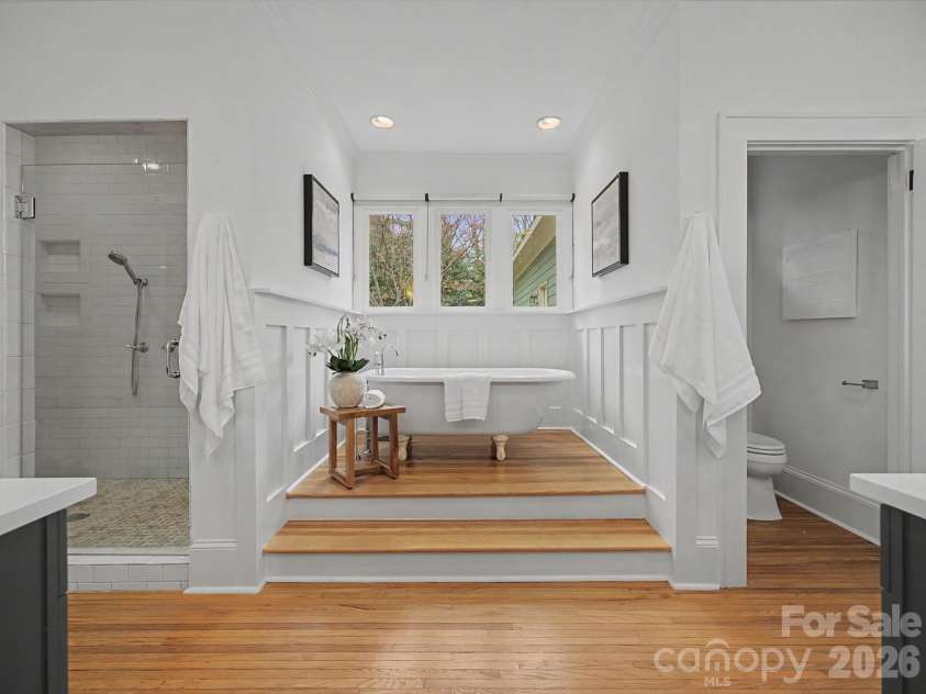 215 Circle Avenue, Charlotte, NC 28207.  MLS# CAR4343296, YatesRealty ID 4066. 