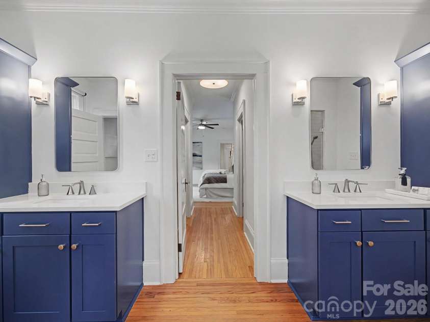 215 Circle Avenue, Charlotte, NC 28207.  MLS# CAR4343296, YatesRealty ID 4066. 