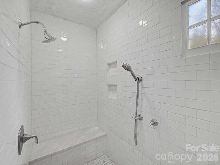 215 Circle Avenue, Charlotte, NC 28207.  MLS# CAR4343296, YatesRealty ID 4066. 