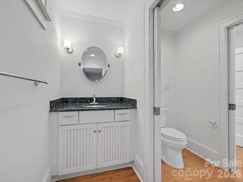 215 Circle Avenue, Charlotte, NC 28207.  MLS# CAR4343296, YatesRealty ID 4066. 